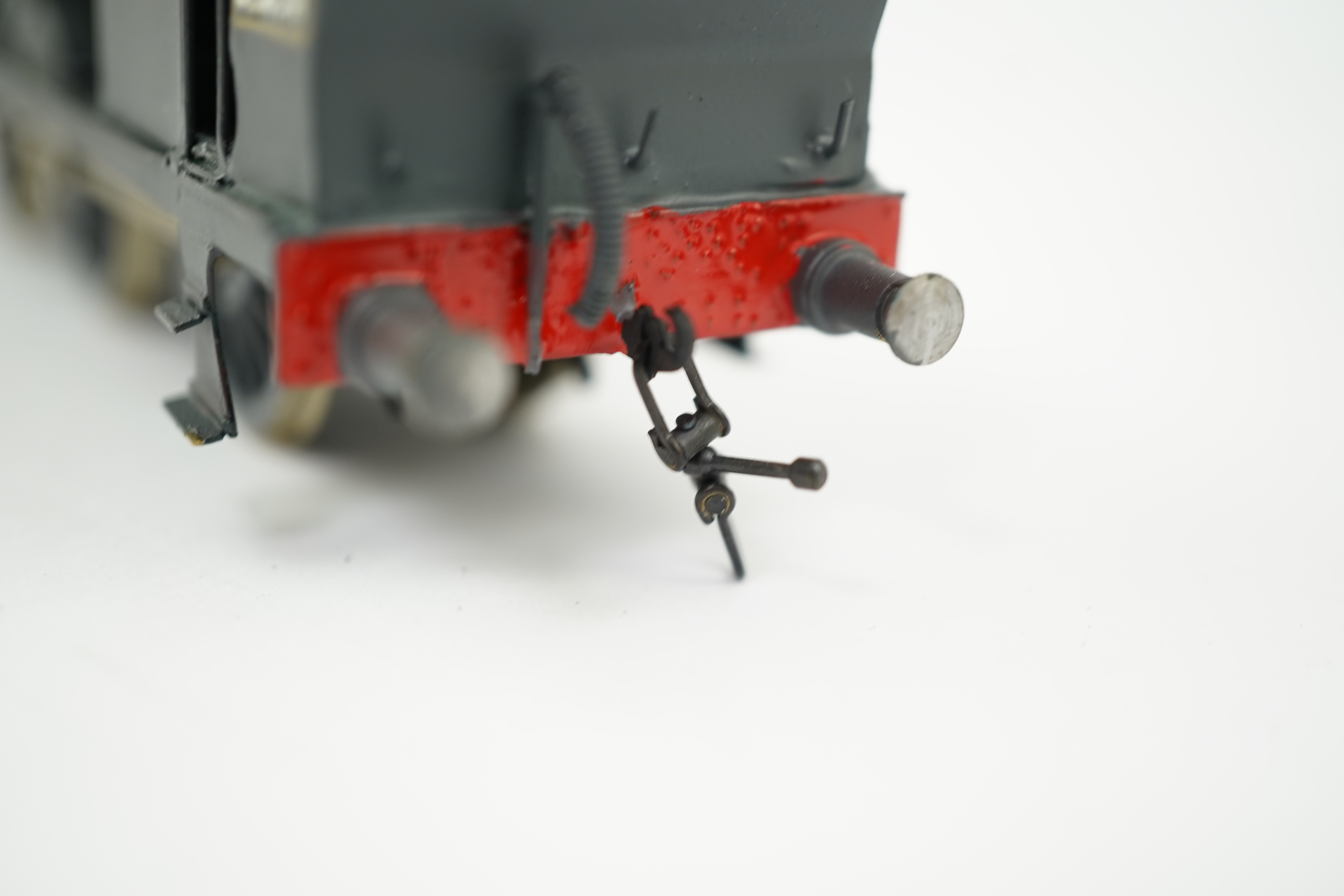 Two 00 gauge brass and white metal kit built Wainwright designed SE&CR locomotives (possibly by Wills Finecast); a class G 4-4-0, 676, together with a class S 0-6-0ST, 685, constructed, painted and lined to a high standa